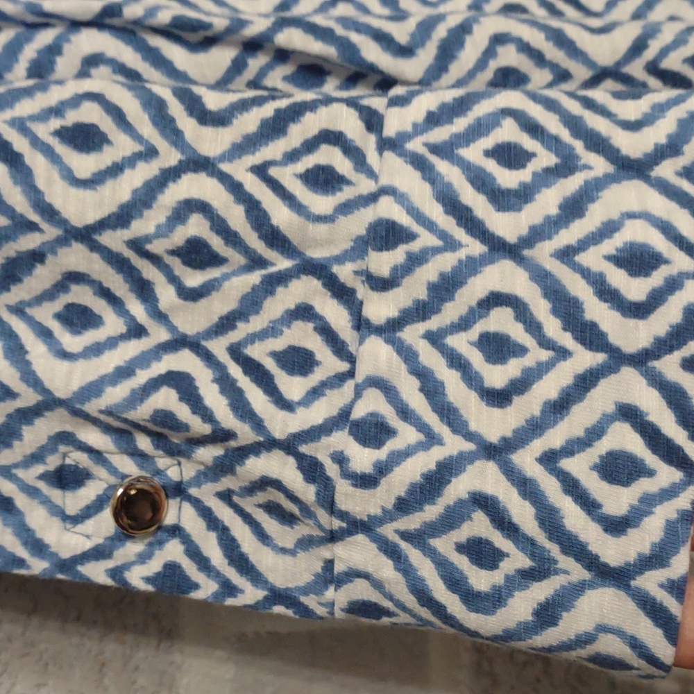 Chico's Women's White and Blue Diamond Patterned Blouse Size (1) Medium - Picture 4 of 14